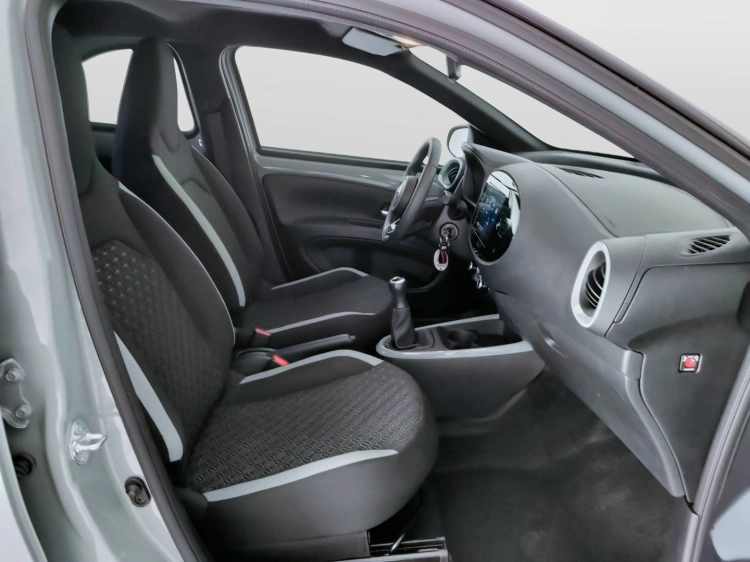13 - Toyota Aygo X Aygo X 1.0 Trend 72cv