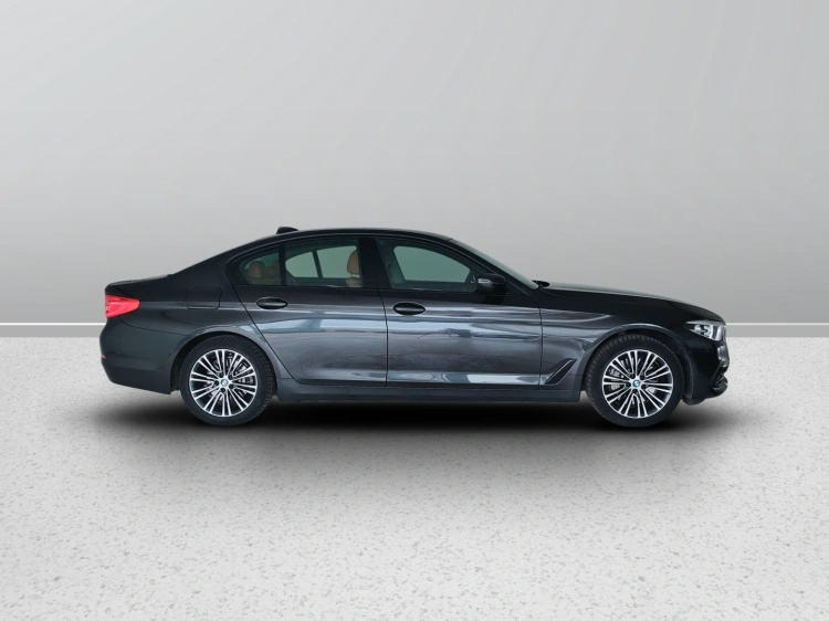 7 - BMW Serie 5 530e Sport auto