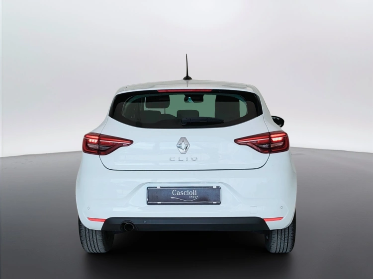 6 - Renault Clio Clio 1.5 blue dci Business 100cv