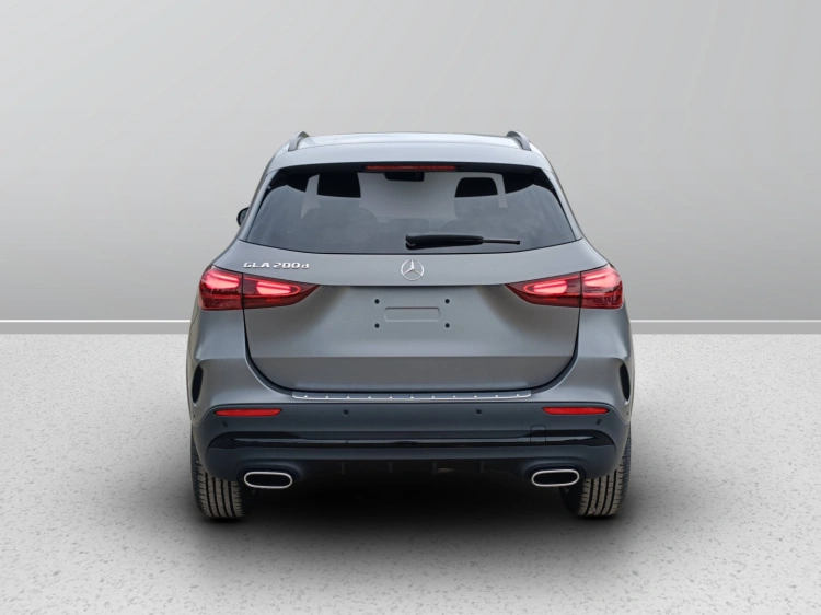 4 - Mercedes-Benz GLA 200 d automatic