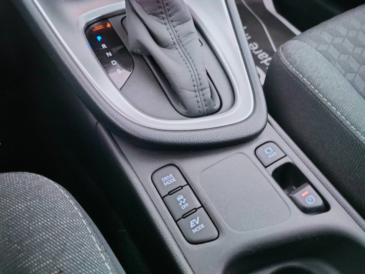 13 - Toyota Yaris Yaris 1.5h Active