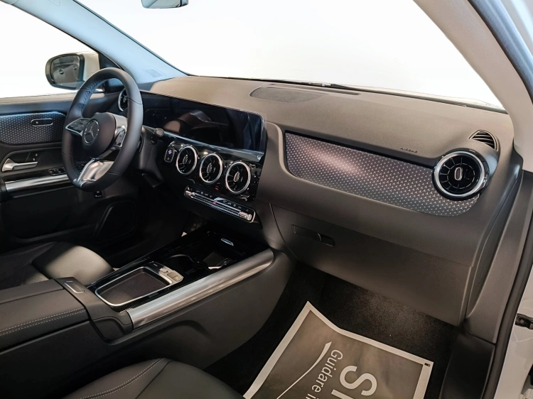 7 - Mercedes-Benz GLA 200 d automatic