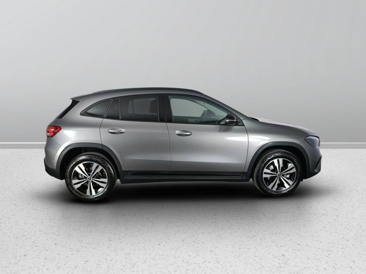 6 - Mercedes-Benz GLA 180 d Progressive Advanced Plus auto