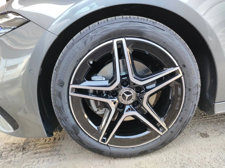 6 - Mercedes-Benz Classe A 180 d Automatic