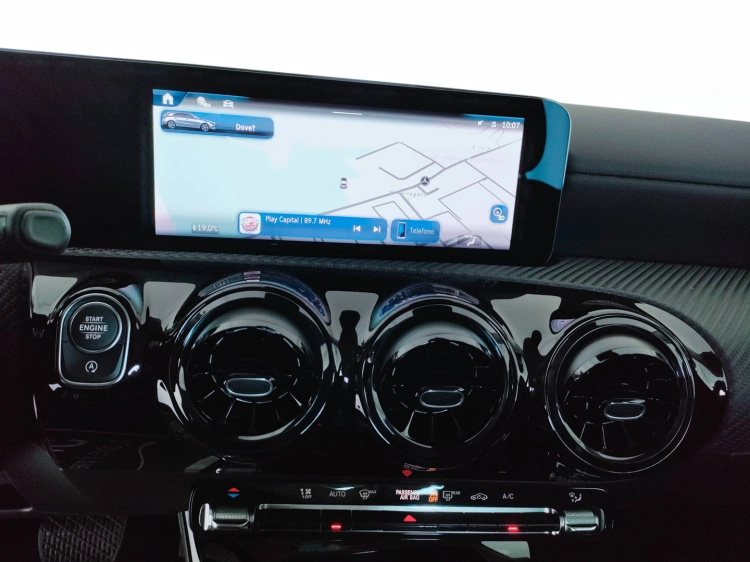 12 - Mercedes-Benz Classe A 180 d Automatic