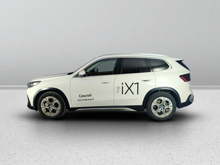 6 - BMW iX1 iX1 edrive 20 X-Line