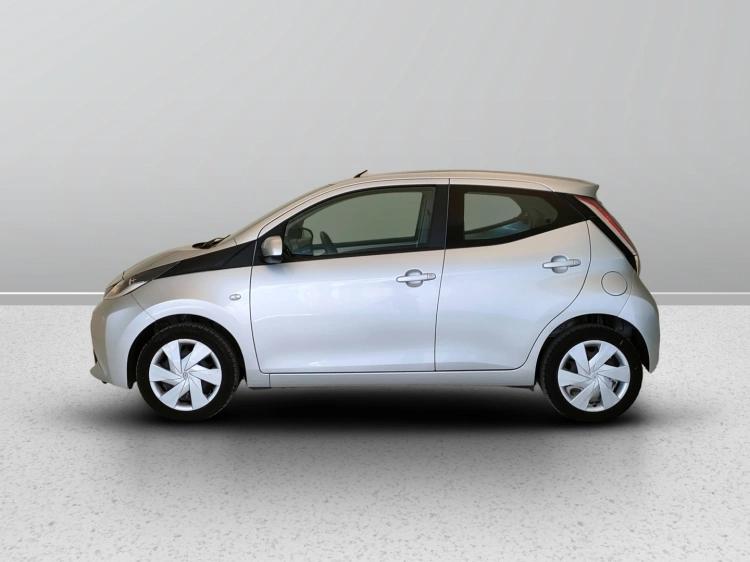 3 - Toyota Aygo Aygo 5p 1.0 x-play my15