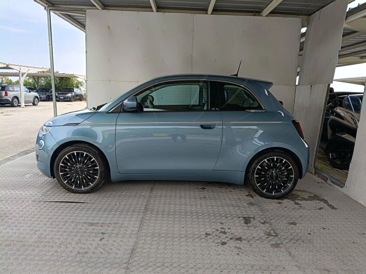3 - Fiat 500e 500e 3+1 La Prima