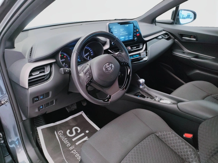 12 - Toyota C-HR C-HR 1.8h Active e-cvt