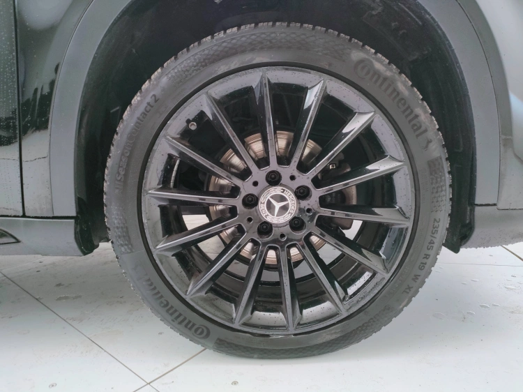 8 - Mercedes-Benz GLA 200 d Night Edition 4matic auto