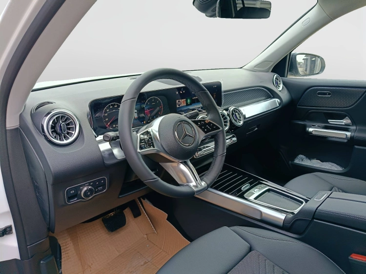 7 - Mercedes-Benz GLB 200 d Automatic 4MATIC