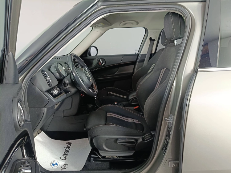 8 - MINI Countryman COOPRE SD 4LLA HIPE