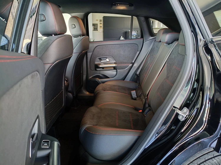 9 - Mercedes-Benz GLA 200 d Automatic 4MATIC