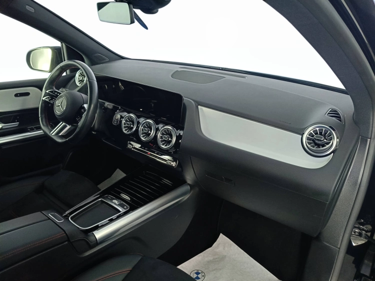 11 - Mercedes-Benz Classe B 180 d AMG Line Premium auto