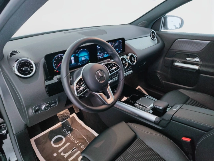 16 - Mercedes-Benz GLA 200 d Sport Plus 4matic auto
