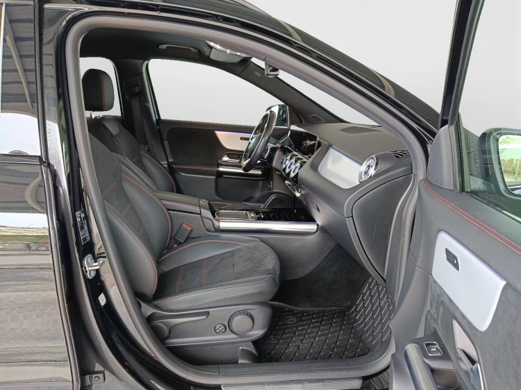 11 - Mercedes-Benz GLA 200 d AMG Line Premium 4matic auto