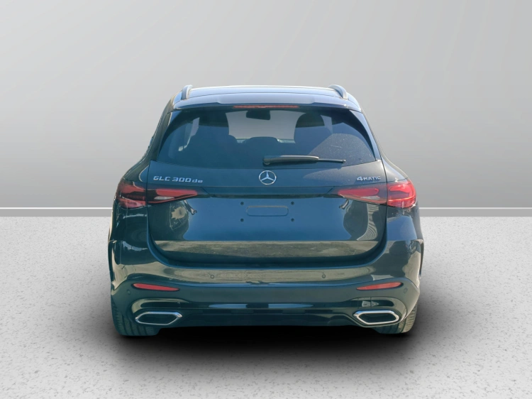 5 - Mercedes-Benz GLC 300 de 4MATIC