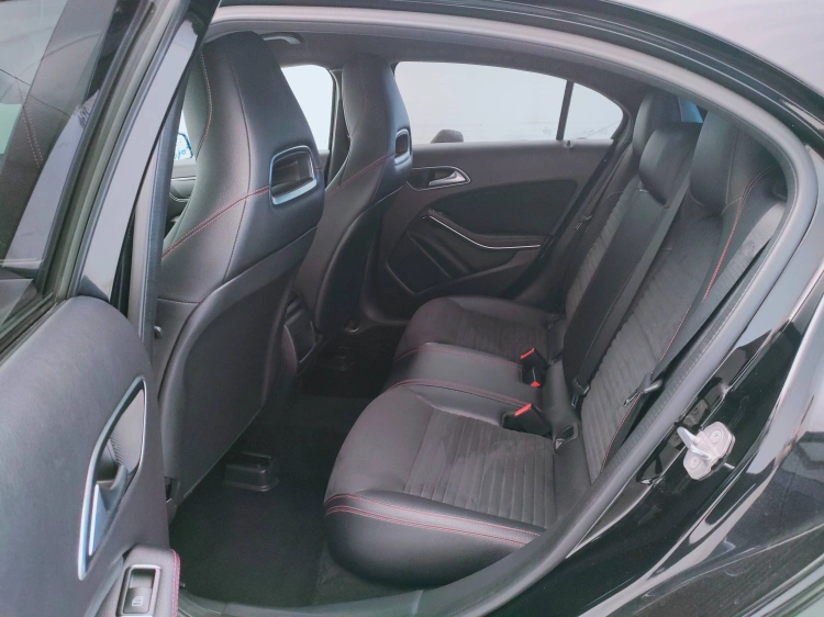 14 - Mercedes-Benz Classe A 180 d Premium my16