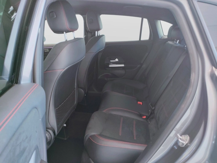 12 - Mercedes-Benz GLA 250 e phev (eq-power) Premium auto