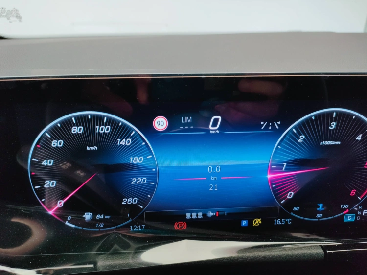 19 - Mercedes-Benz Classe B 180 d Street Edition auto