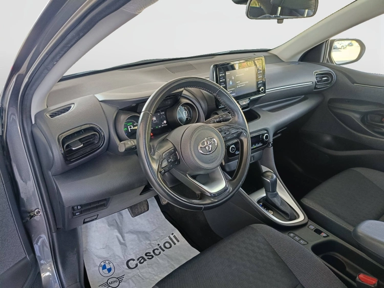 7 - Toyota Yaris Yaris 1.5h Trend