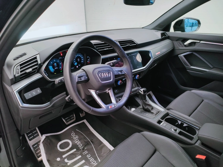 15 - Audi Q3 Q3 35 2.0 tdi Identity Black s-tronic