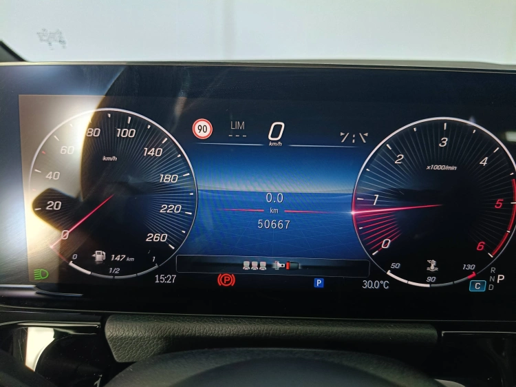 13 - Mercedes-Benz Classe B 180 d AMG Line Premium auto