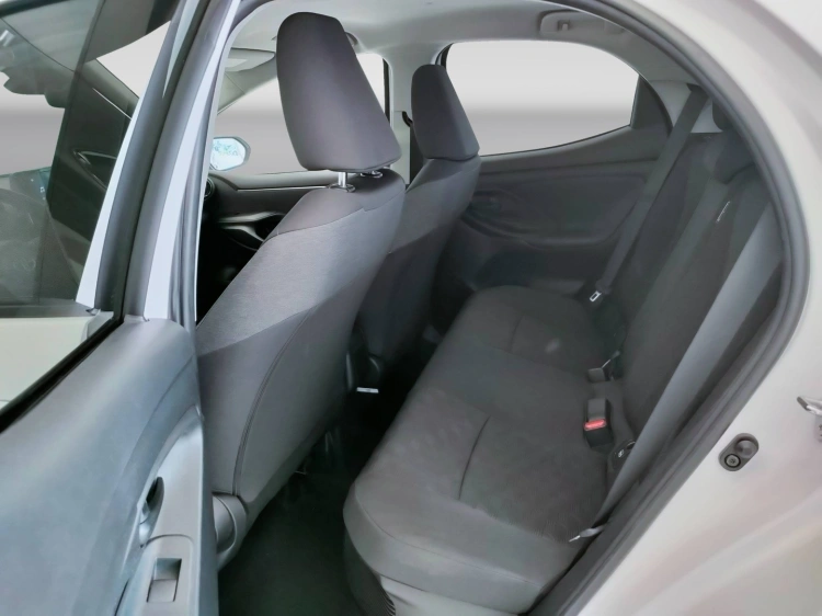 12 - Toyota Yaris Yaris 1.5h Trend