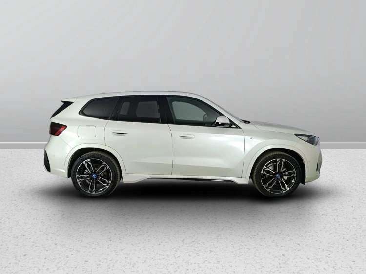 6 - BMW iX1 iX1 edrive 20 MSport