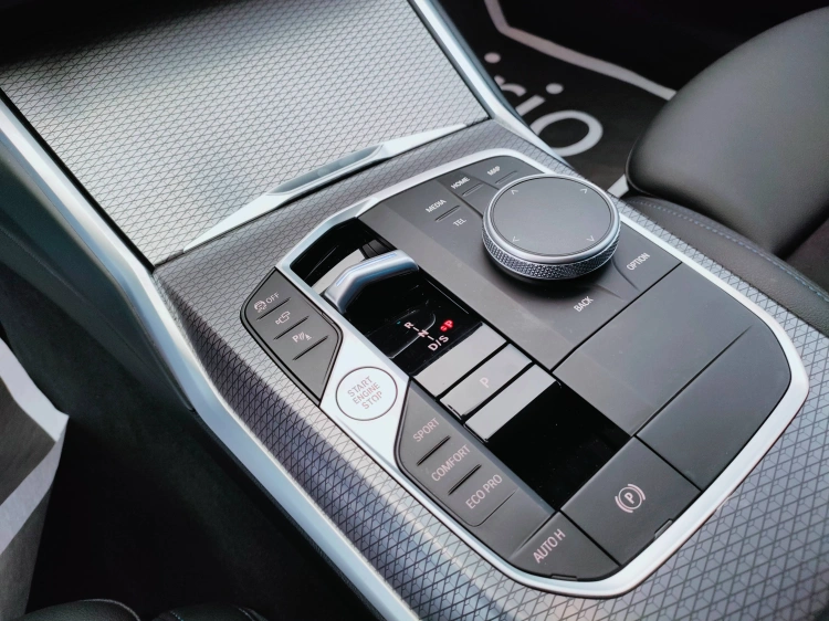 13 - BMW Serie 3 320d Touring mhev 48V xdrive MSport auto