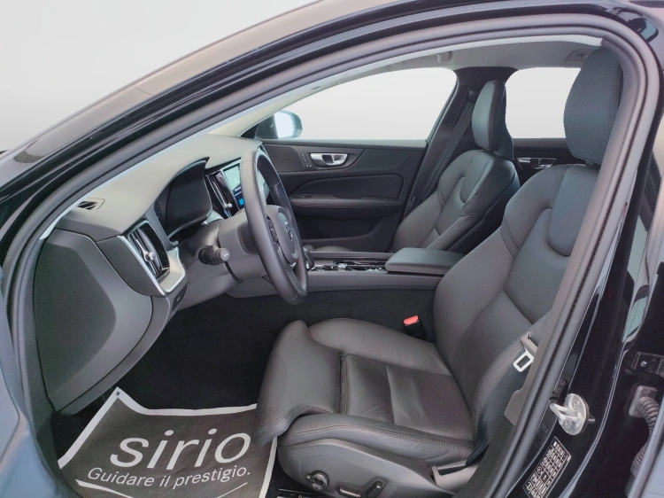 17 - Volvo V60 V60 2.0 b4 Plus Dark auto