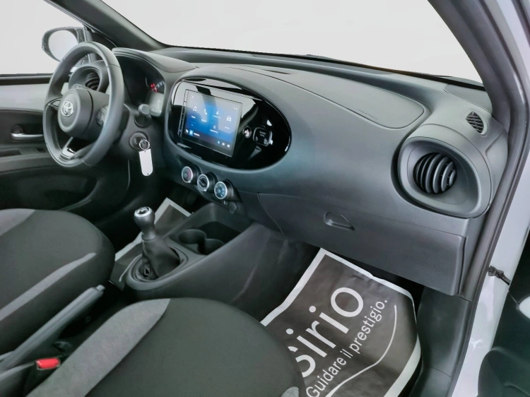 11 - Toyota Aygo X Aygo X 1.0 Active 72cv