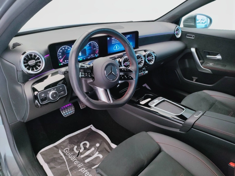 16 - Mercedes-Benz Classe A 250 e con tecnologia ibrida EQ