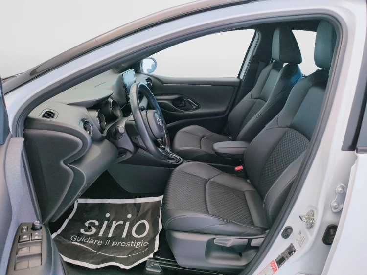 17 - Toyota Yaris Yaris 1.5h Style
