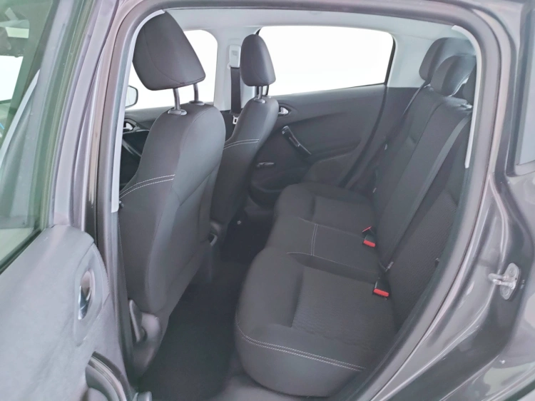 9 - Peugeot 208 208 5p 1.6 bluehdi Active 75cv