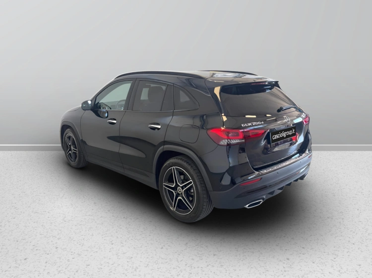 8 - Mercedes-Benz GLA 200 d Premium auto