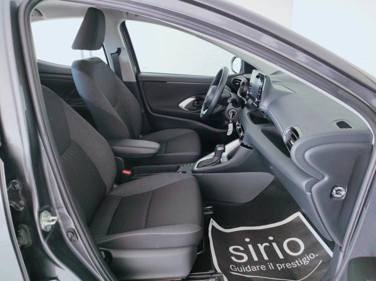 9 - Toyota Yaris Yaris 1.5h Trend