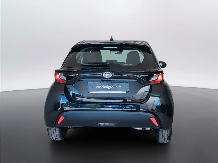 6 - Toyota Yaris YARIS 1.5H ECVT 5P MY26