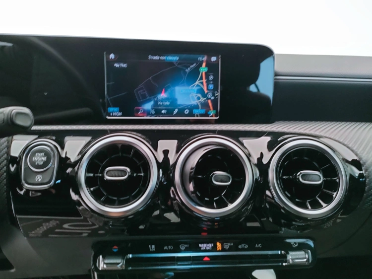 11 - Mercedes-Benz Classe A 180 d Business auto