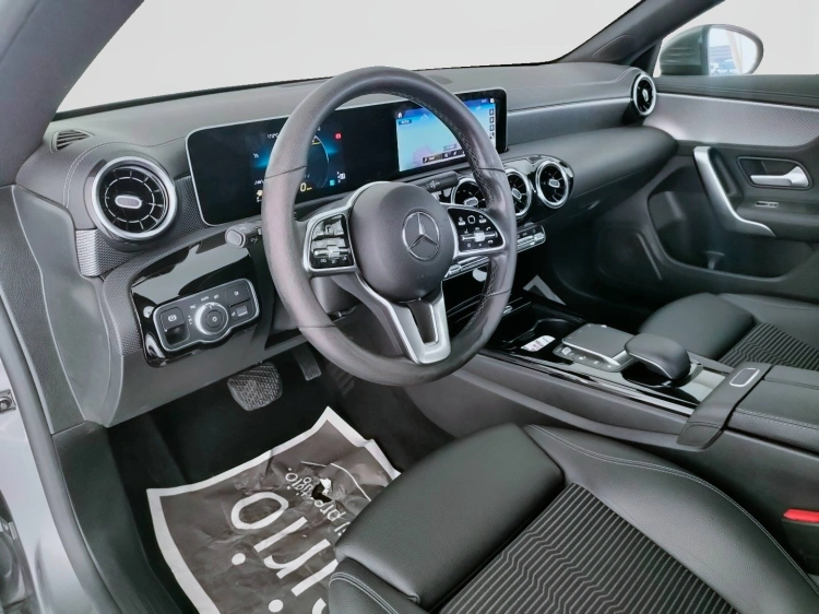 17 - Mercedes-Benz CLA Shooting Brake 200 d Sport auto