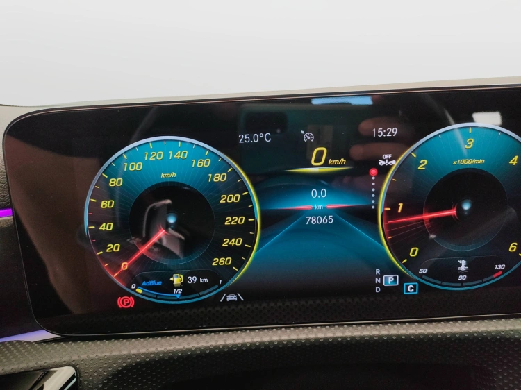 19 - Mercedes-Benz Classe A 180 d Premium auto