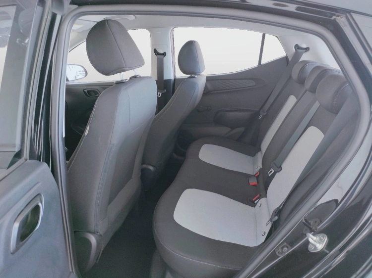 11 - Hyundai i10 i10 1.0 mpi Advanced
