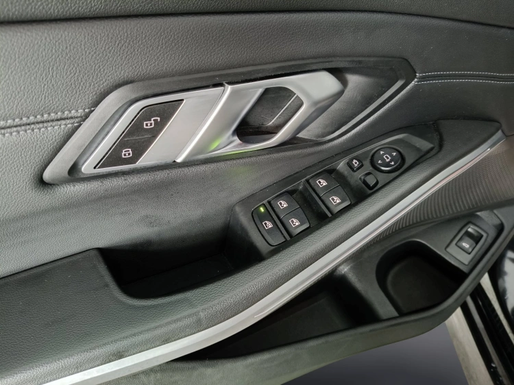 16 - BMW Serie 3 320d Touring mhev 48V xdrive Luxury auto