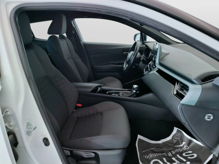 11 - Toyota C-HR C-HR 2.0h Trend e-cvt