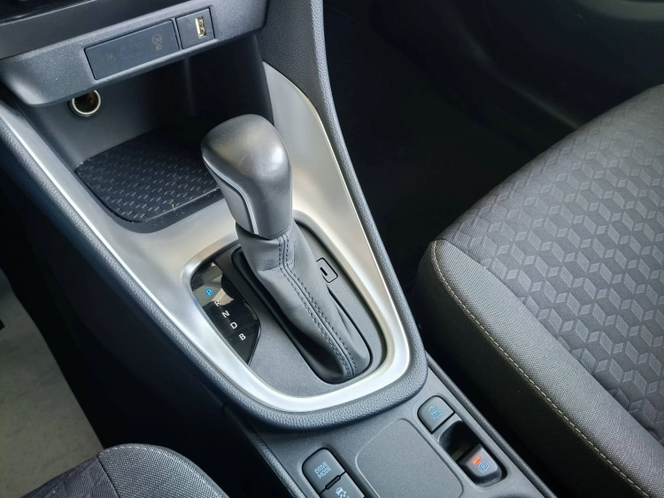 16 - Toyota Yaris Yaris 1.5h Trend