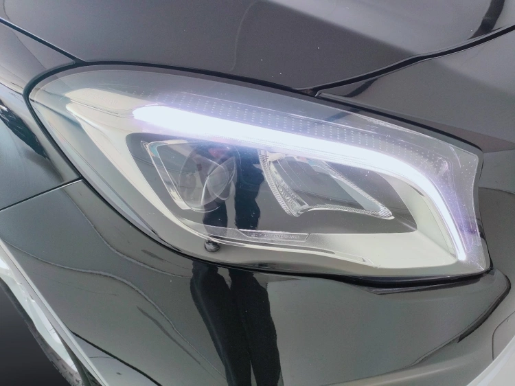 12 - Mercedes-Benz GLA 200 d Sport auto