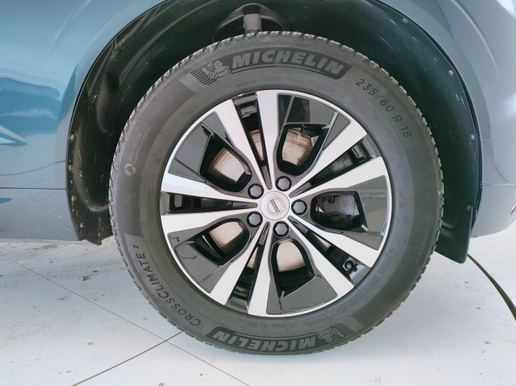 8 - Volvo XC60 XC60 2.0 b4 Momentum Pro awd auto
