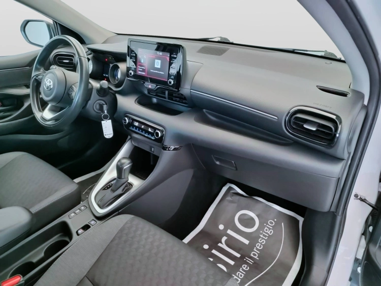 12 - Toyota Yaris Yaris 1.5h Trend