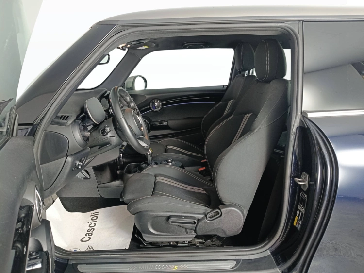 8 - MINI Cooper Mini 3p Cooper SE Electric auto