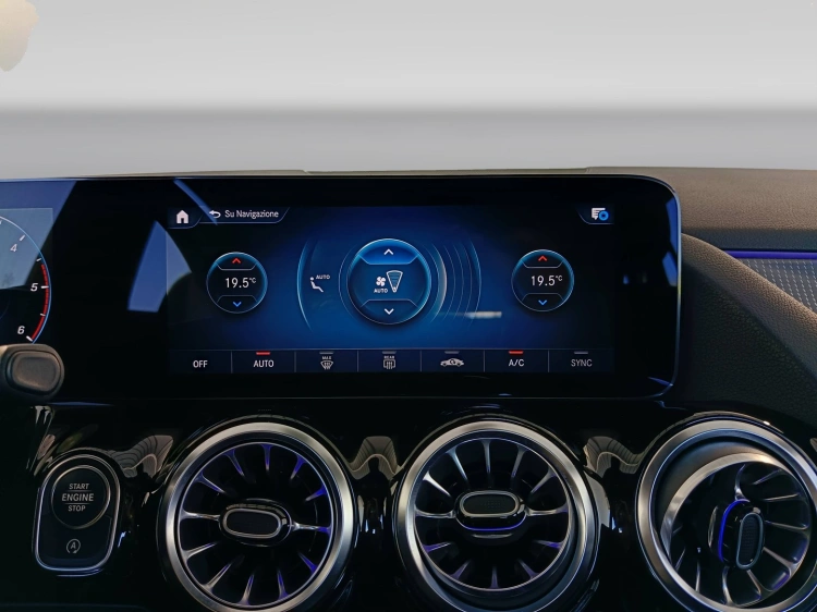 15 - Mercedes-Benz GLA 180 d Sport Plus auto